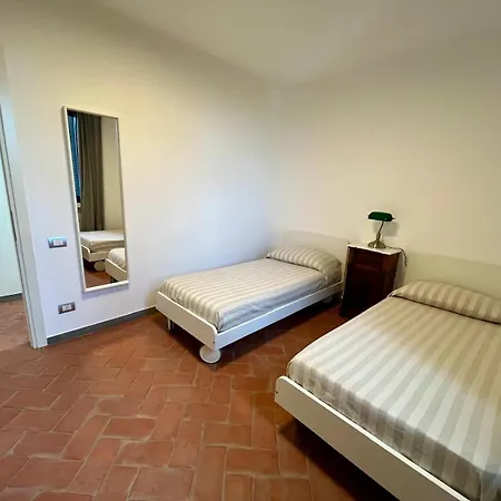 Terrazza Su Con Garage Apartment *